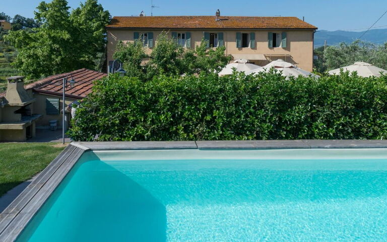 Bello Stare: all'aperto, Esterni, Piscina