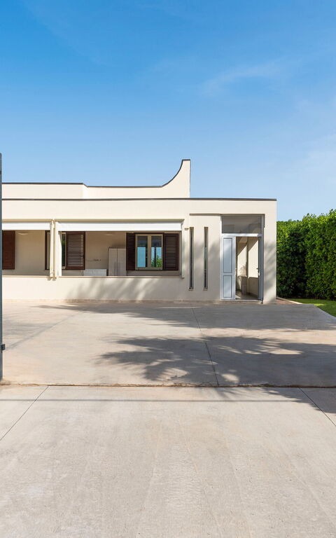 Stella Maris: all'aperto, Entrata Principale, Esterni