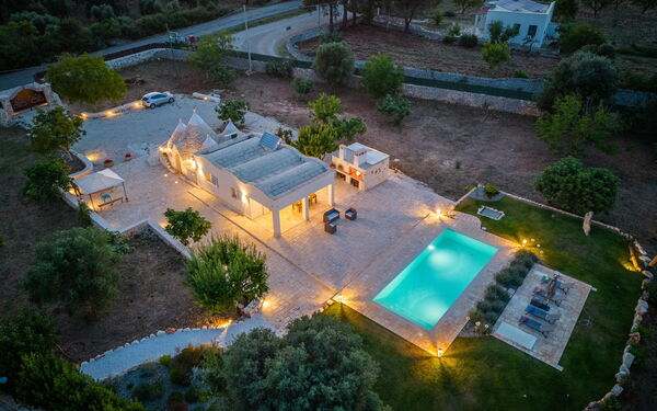 Trullo Adea: Piscina, Vista Panoramica