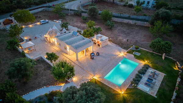 Trullo Adea: Piscina, Vista Panoramica