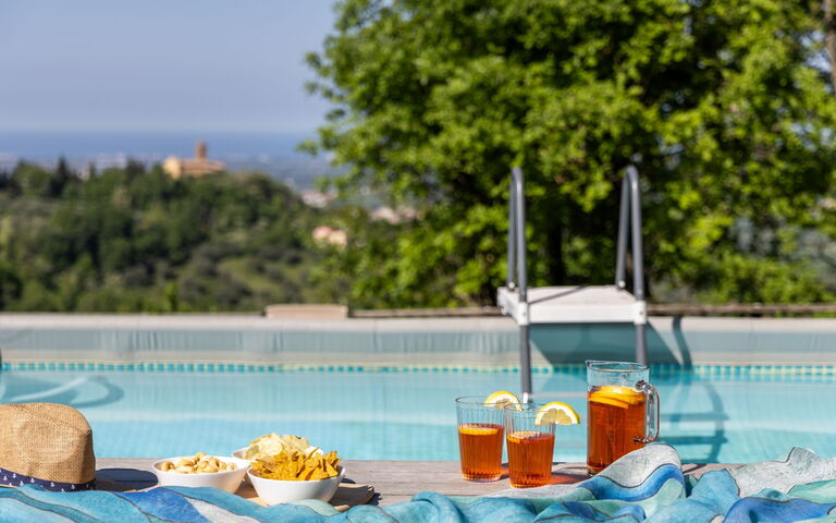 La Nocciola: all'aperto, Piscina