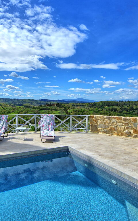 Santo Stefano: all'aperto, Piscina