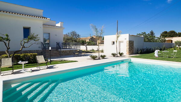 Villa Rita: all'aperto, Esterni, Giardino, Piscina