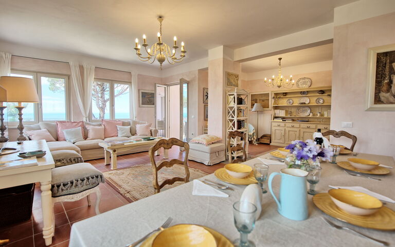 Casarosa Di Mariasole: Sala da pranzo, Soggiorno