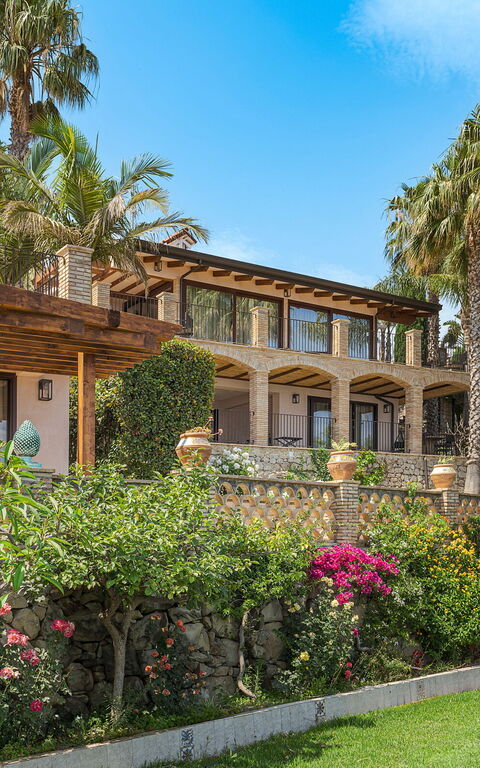 Buena Vista: all'aperto, Esterni, Giardino