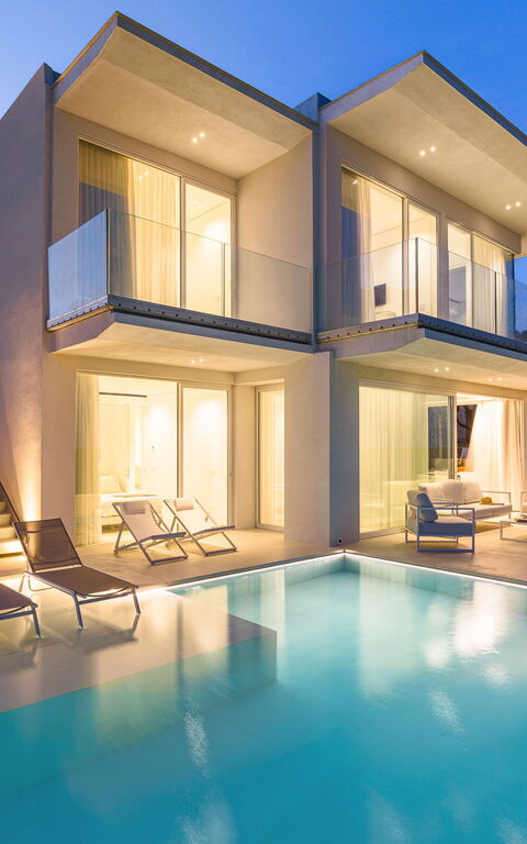 Bedda Matri: all'aperto, Esterni, Piscina