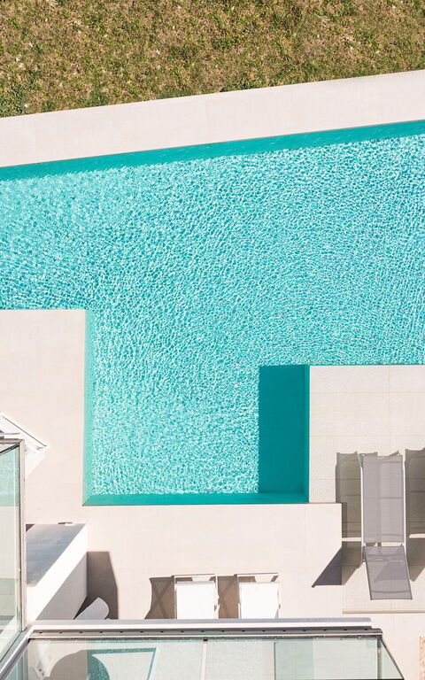 Bedda Matri: all'aperto, Esterni, Piscina