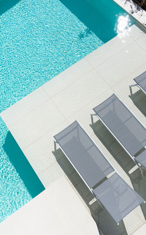 Bedda Matri: all'aperto, Esterni, Piscina