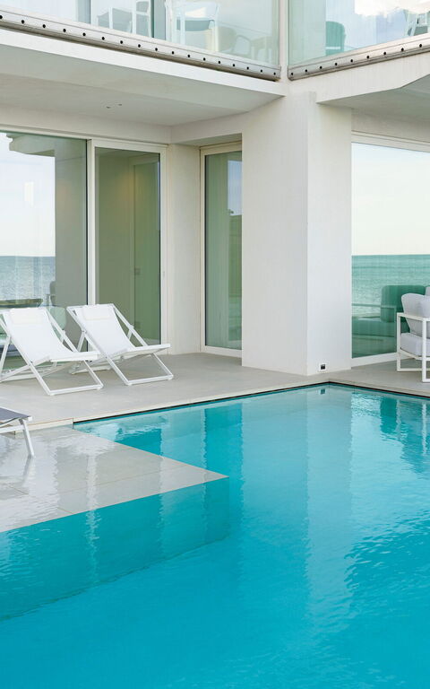 Bedda Matri: all'aperto, Esterni, Piscina