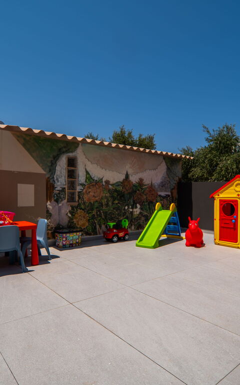 John Residence: all'aperto, Attività