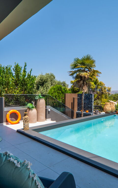 John Residence: all'aperto, Piscina