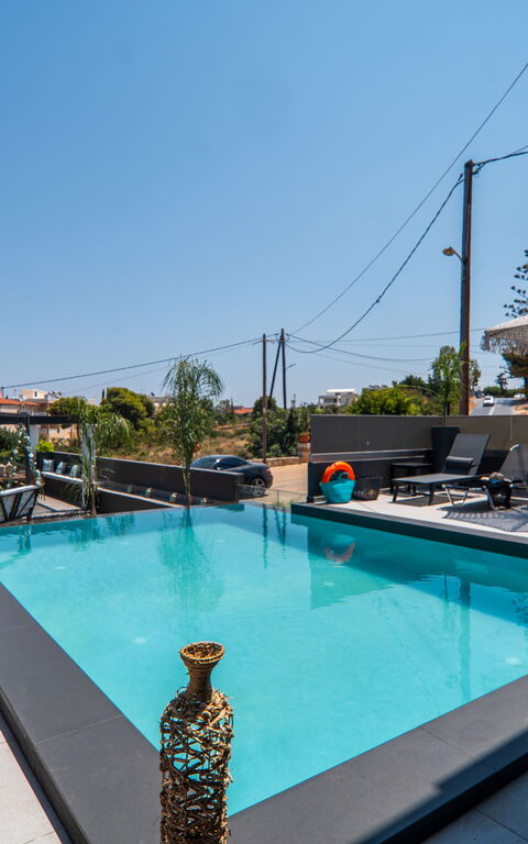 John Residence: all'aperto, Piscina