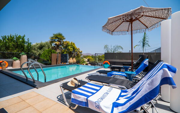 John Residence: all'aperto, Piscina
