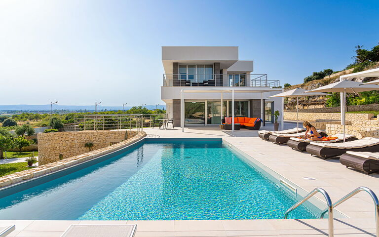 Villa Anna Plemmirio: all'aperto, Esterni, Piscina