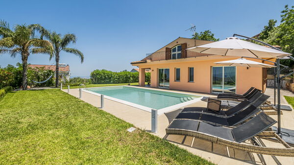 Villa Malu: all'aperto, Esterni, Giardino, Piscina