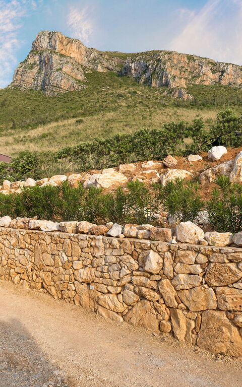 Villa Dolce: all'aperto, Entrata Principale, Esterni