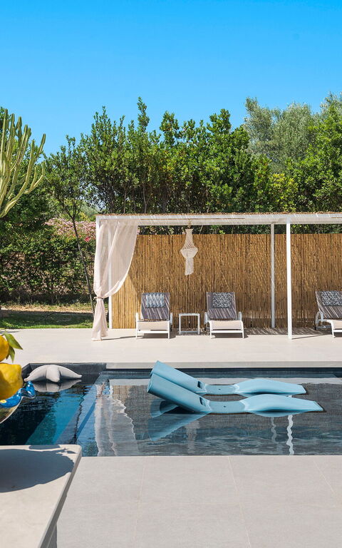 Pigna Blue: all'aperto, Esterni, Piscina