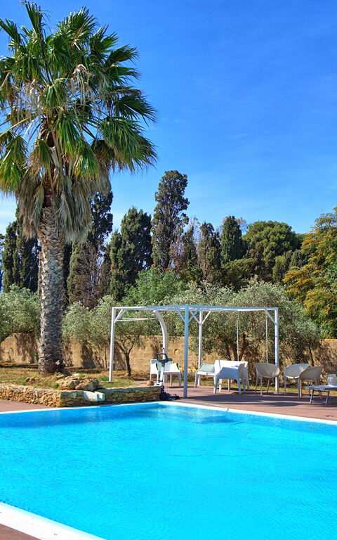 Villa Maraus: all'aperto, Esterni