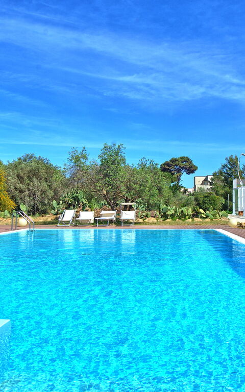 Villa Maraus: all'aperto, Esterni