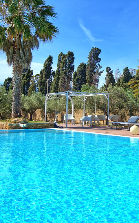 Villa Maraus: all'aperto, Esterni