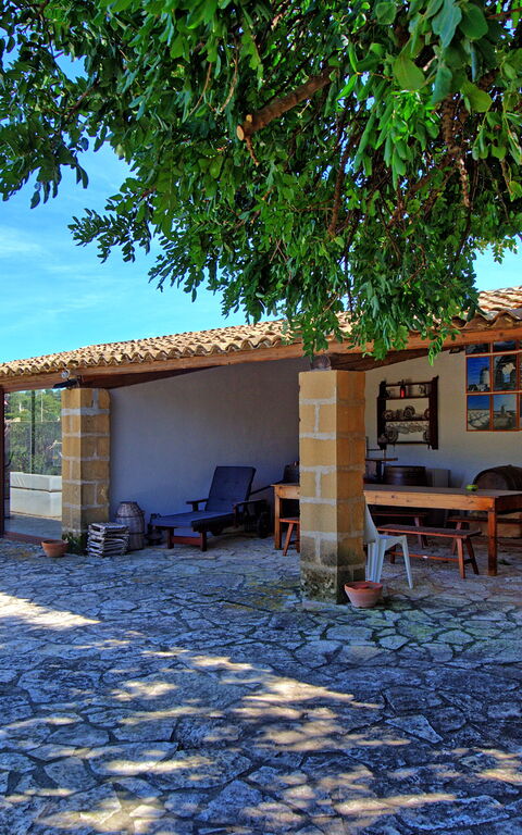 Villa Maraus: all'aperto, Esterni