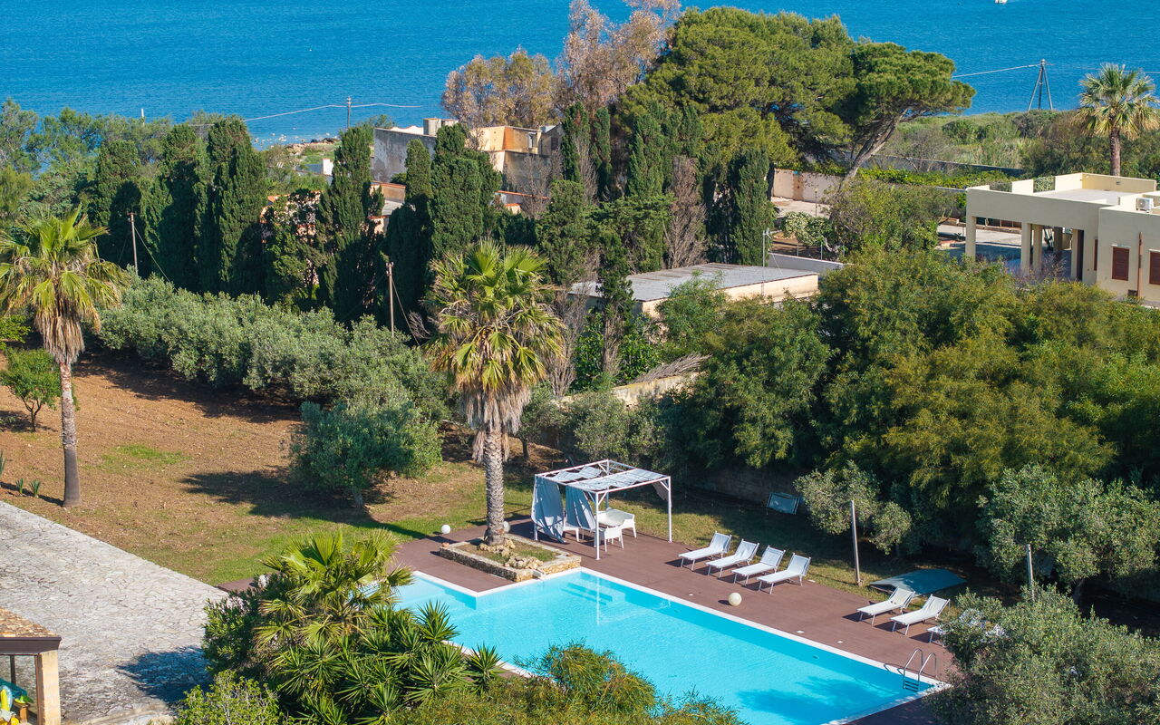 Villa Maraus: Giardino, Piscina, Vista Panoramica
