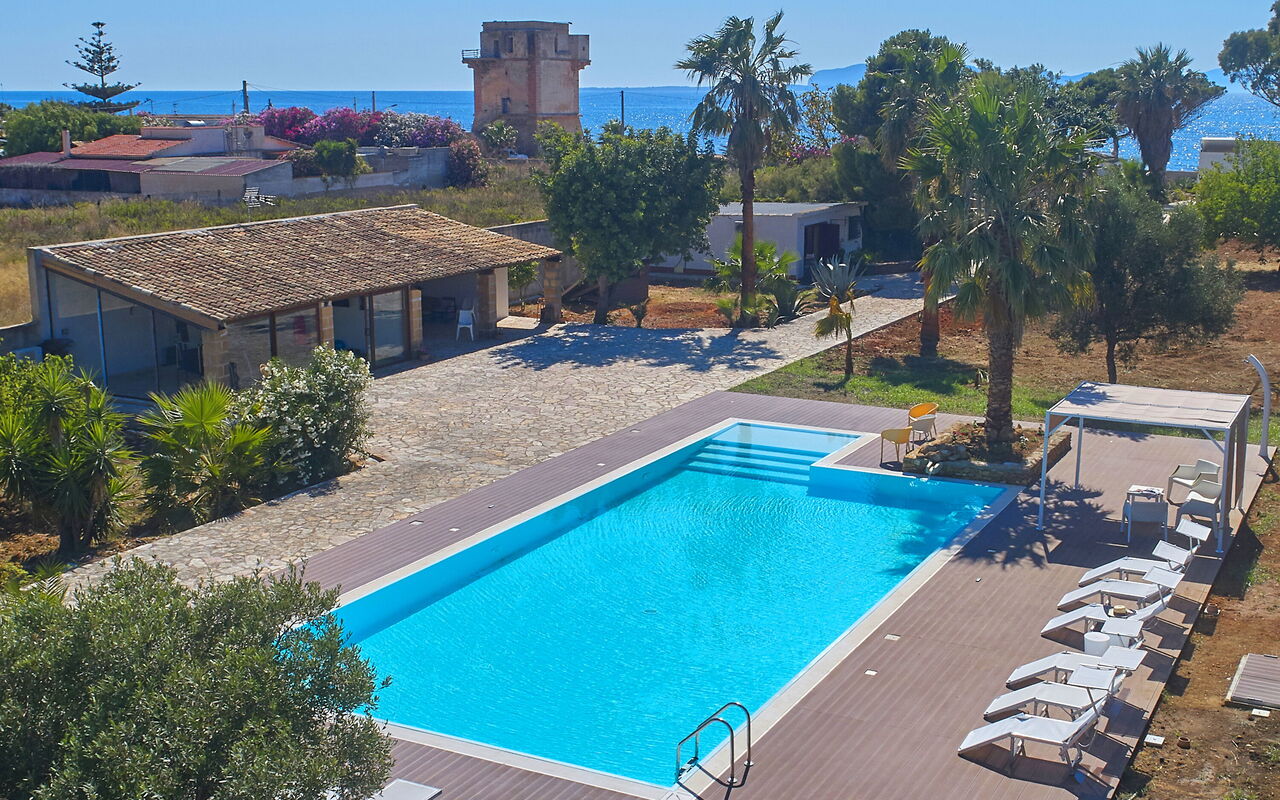 Villa Maraus: all'aperto, Esterni, Piscina