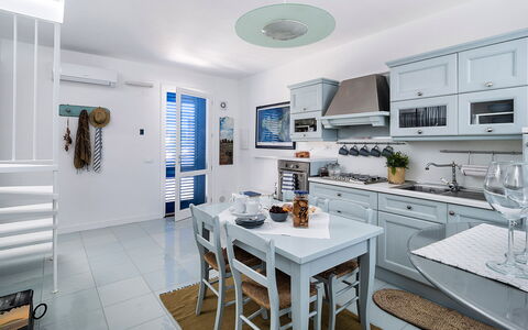 Alloggio Delfino: Cucina, Sala da pranzo, Soggiorno