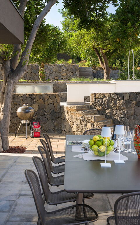 Villa Gianos: all'aperto, Esterni