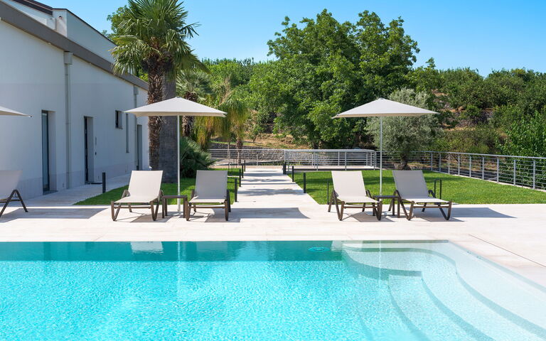 Villa Gianos: all'aperto, Esterni, Piscina