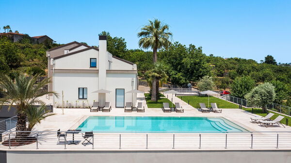 Villa Gianos: all'aperto, Esterni, Piscina