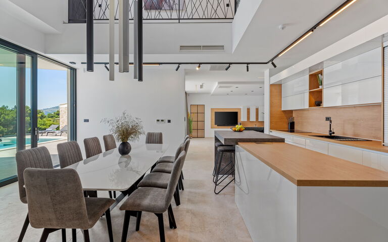 Villa Loma: Cucina, Sala da pranzo