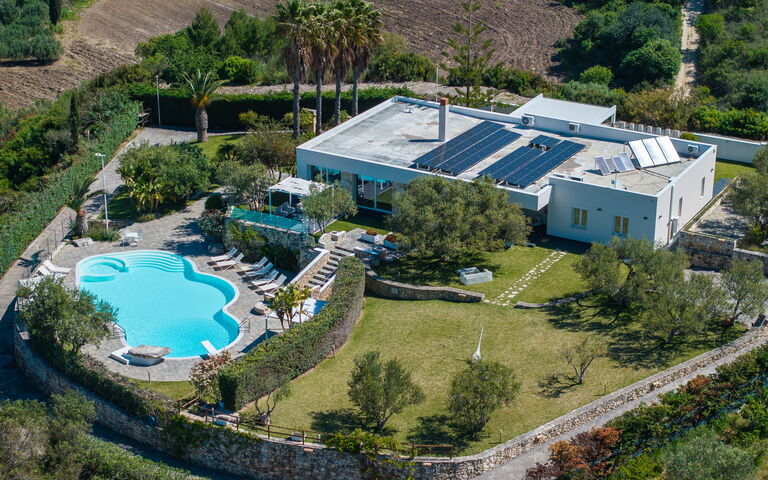 Villa Demetra: Giardino, Piscina
