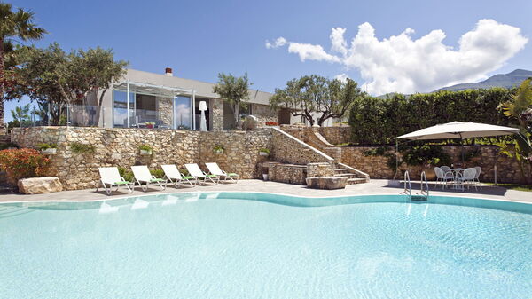 Villa Demetra: all'aperto, Esterni, Piscina