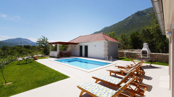 Villa Zupa: all'aperto, Balcone / Terrazza / Patio, Giardino, Piscina