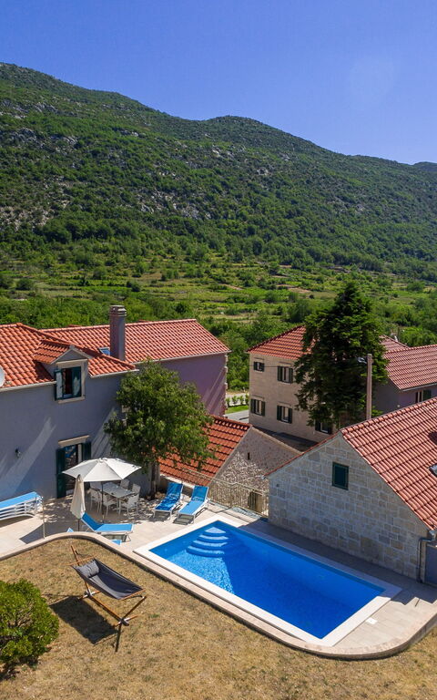 Villa Roglic: Esterni, Piscina