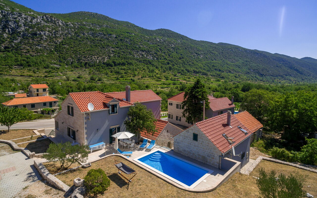 Villa Roglic: Esterni, Piscina