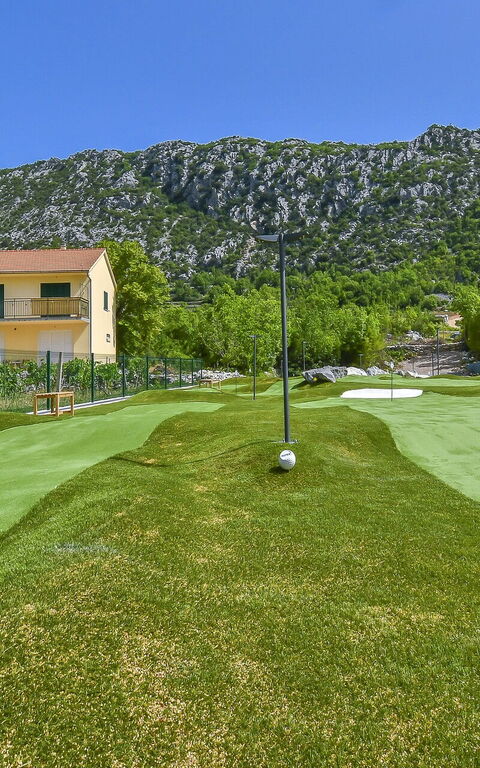 Villa Jure: Attività