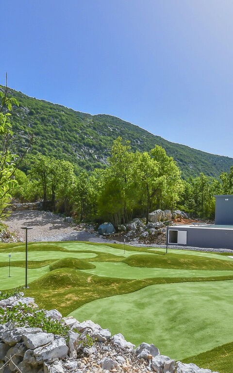 Villa Jure: Attività