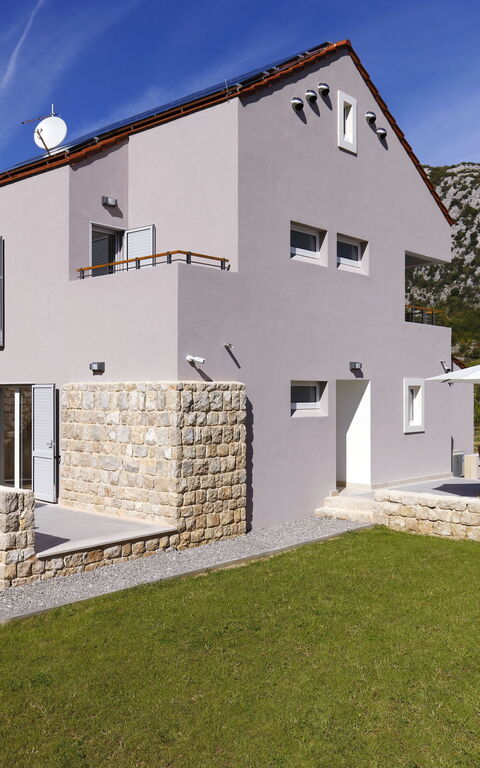 Villa Jure: Esterni, Giardino