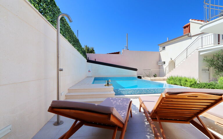 Villa Emerald: Esterni, Piscina