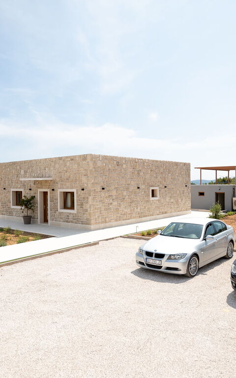 Villa Spectrum: Entrata Principale, Esterni