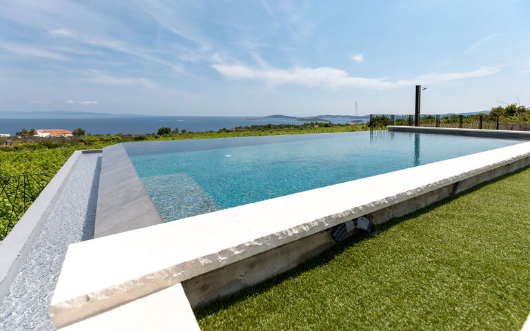 Villa Spectrum: Piscina