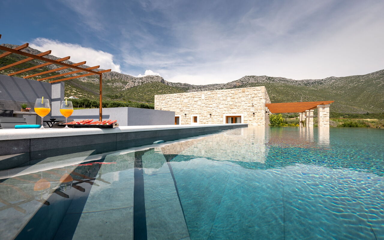 Villa Spectrum: all'aperto, Piscina
