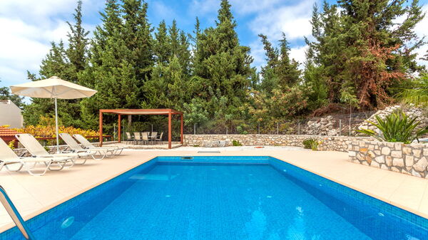 Villa Giorgos: all'aperto, Esterni, Piscina