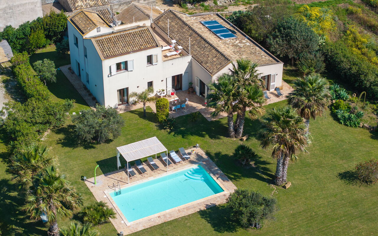 Villa Casale: Giardino, Piscina