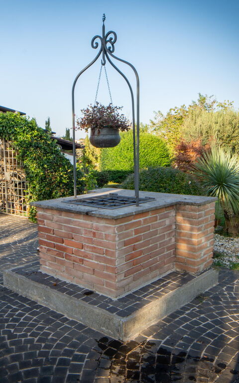 Villa Antici: all'aperto, Esterni