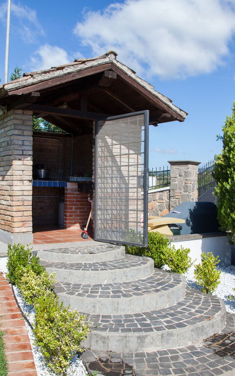 Villa Antici: all'aperto, Esterni