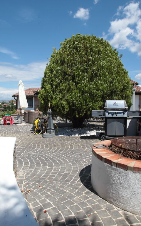 Villa Antici: all'aperto, Esterni