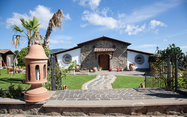 Villa Antici: all'aperto, Entrata Principale, Esterni, Giardino